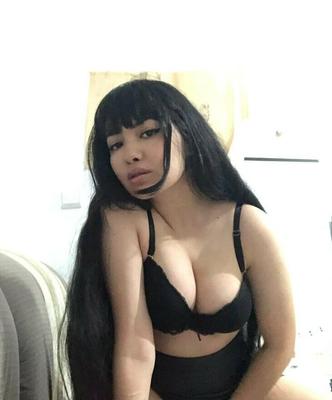 Naomieve nackt