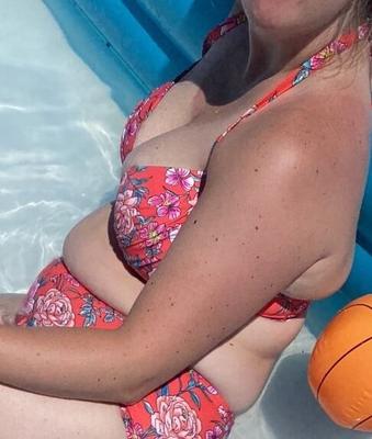 Sexy matures in swim suits