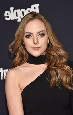 Liz Gillies is such a fuckslut