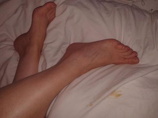 My sexy feet For footjob
