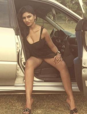 Desi Indian Wife Amateur Beauty Private Pics and Huge Boobs