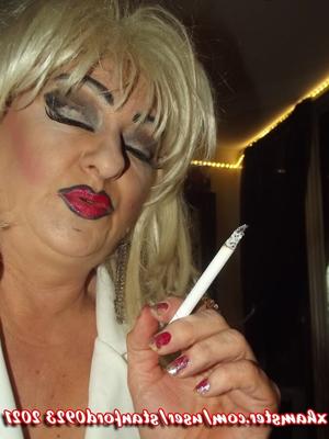 WHITE WHORE