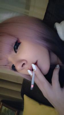 Anime Girl smoking - 6 Pics