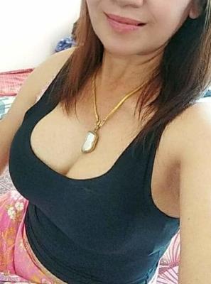 Ibu tetek besar.