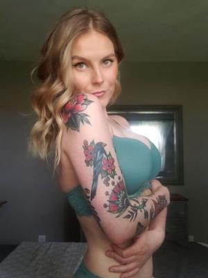 Tatted GF Gets Exposed