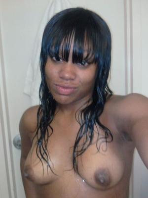 Amateurs Girlfriends Pose