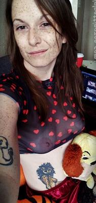 Selfies mignons en lingerie à coeurs rouges