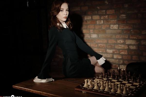 &;Checkmate, bitch!&; with gorgeous girl Lottie Magne