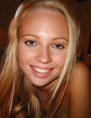 Bimbo fuckmeat