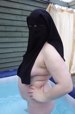 Niqab nude in Hot tub