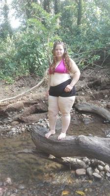 Yoli Esquivel piernuda