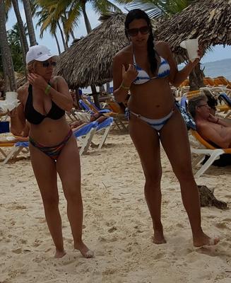 nice ass in thong at the beach