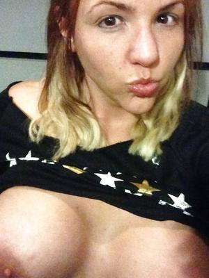 Sortir les seins pour que vous puissiez tous profiter de Tabbyanne 2014
