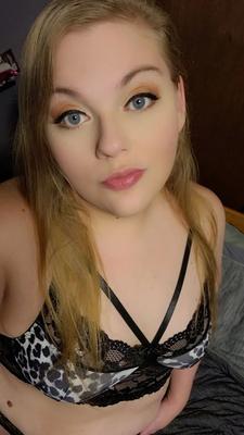 Beautiful sexy chubby bbw milf in lingerie - 5 Pics