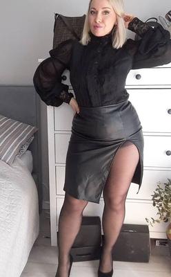 Insta Milfs &amp; Gilfs Wearing Leather