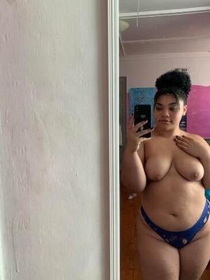 Belle jeune latina bbw