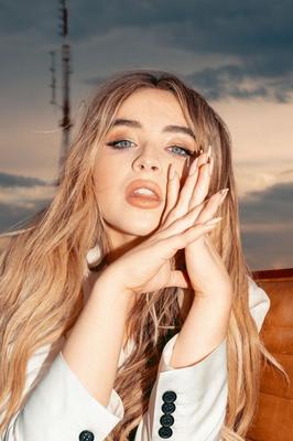 Celebrity Hot - Sabrina Carpenter