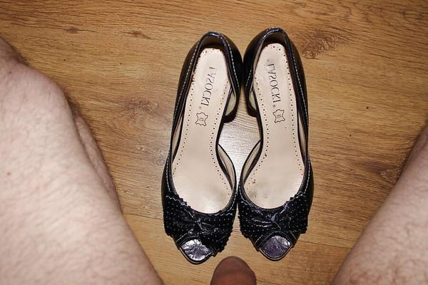 Jerking with friends shoes