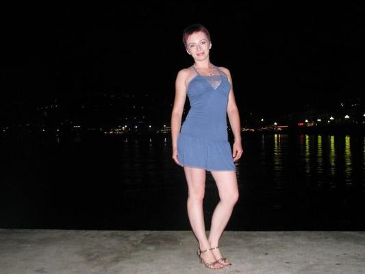 Shorthaired girl loves sex