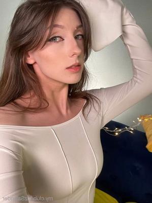 Elizabeth Free Photos - 7 Pics