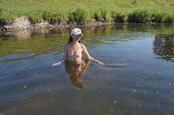 デルザ川での水浴び