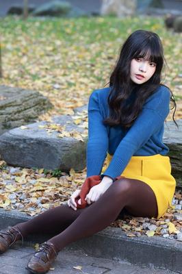 Pretty Looking and Pretty Clueless Pantyhosed Chinese Wife