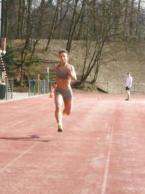 Sarah-DeHerdt    track and field