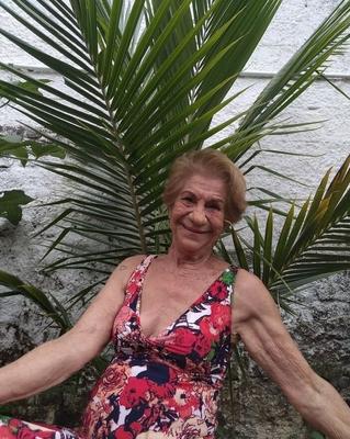 Sexy gilf at