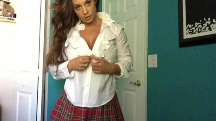 Celeste Bonin (também conhecida como WWE