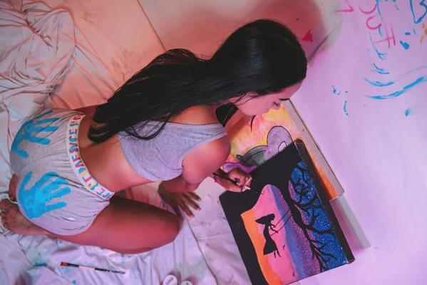 6 Pics Painting my sexy body