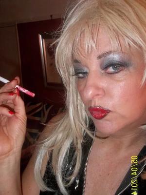 SMOKING WIFE