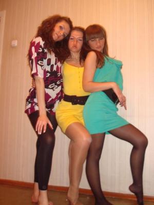 AMATEUR BRUNETTE AND FRIENDS