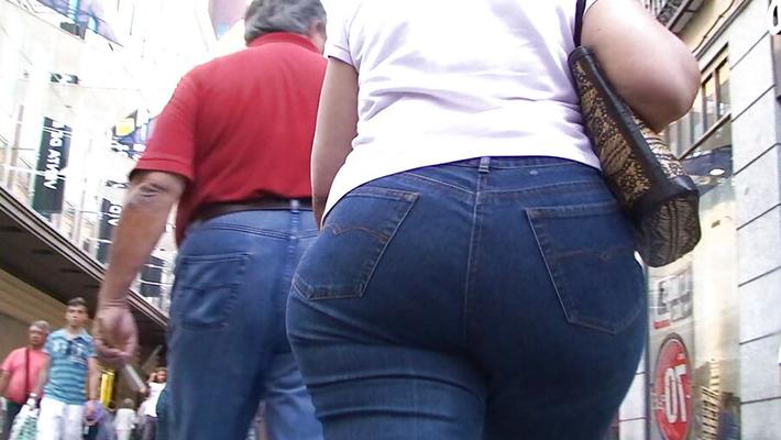 Candid spanish big booty and wide hips milf