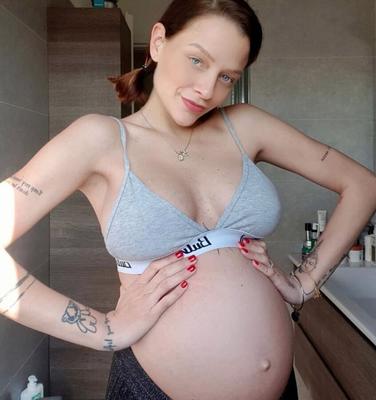 donatella insta sexy pregnant