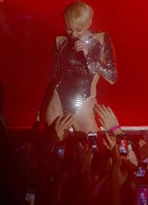 Celeb bitch Miley Cyrus