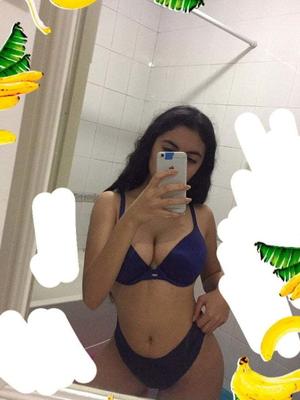 Novinha peituda Nua