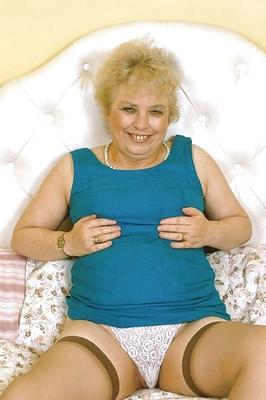 year old grandmother Joanna from OlderWomanFun