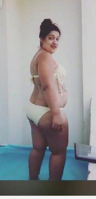 Große Frau live auf Facebook, Rumänisch
