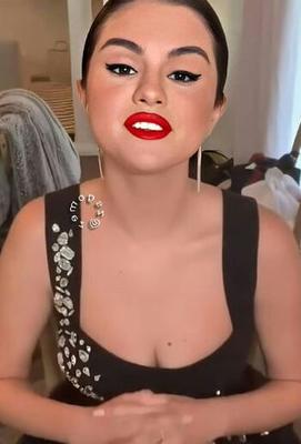 SELENA GOMEZ ... LOOK AT THIS HOT FUCK !!!