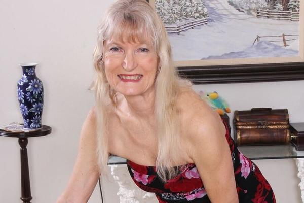 Claire von OlderWomanFun
