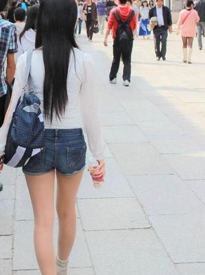 Voyeur: Adore Chinese shorts arses....