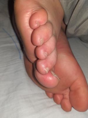 Pied nu au lit