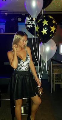Belgian model Anneke COMMENT HER