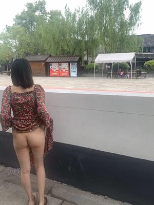 Chinese air hostess gives blowjob
