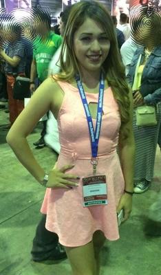Nena del Staff en Robe Exposexo
