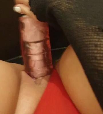 Hello, amateur housewife! Love sex and filling my horny hole