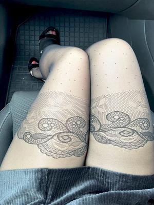 Juicy Lulu teases in car