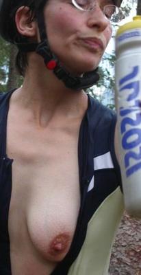 Ces dames montrent leurs seins