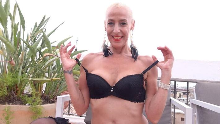 SCOUT ALLEMAND - PICKUP ET BAISE DE YELENA MATURE À STREET CASTI