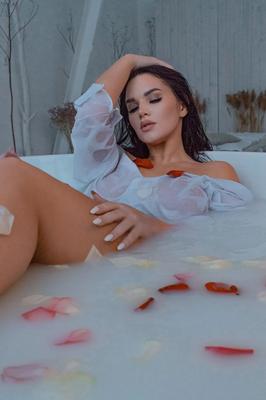 So hot - 5 Pics